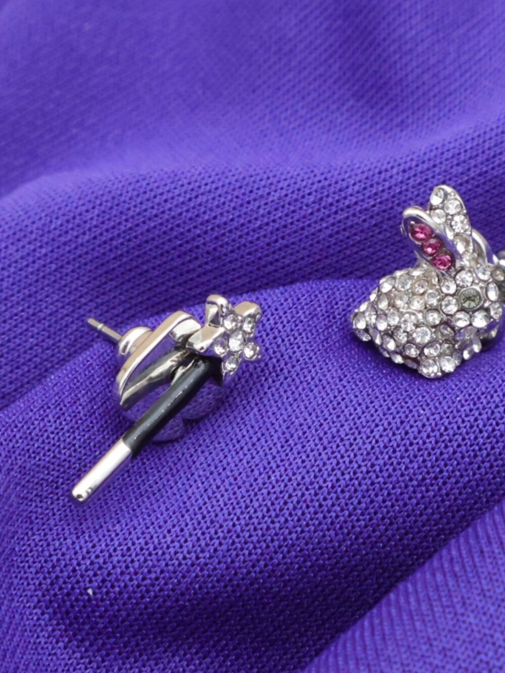 Kate Spade Starring Bunny Asymmetrical Stud Earrings Clear - Picture 2 of 2